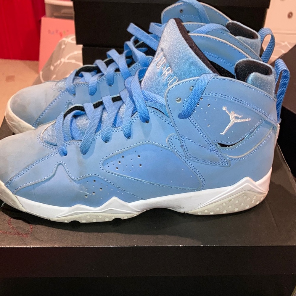 Jordan 7 Retro Pantone !